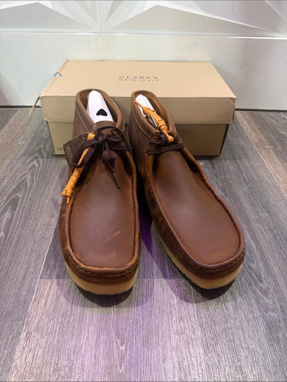 Clark’s Men’s Brown Wallabee Boot in brown beeswax • Sz 15
